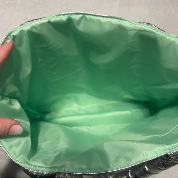Clinique metallic puff tote bag - Picture 2 of 6